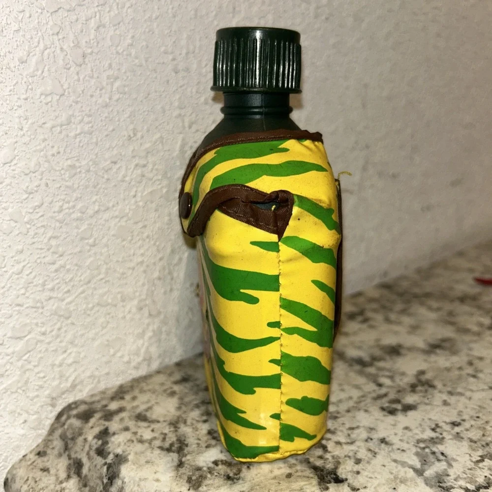 Jurassic Park Raptor Guard Play Set Camo Canteen‎ Super Rare B3
